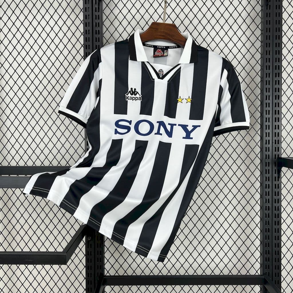 Juventus 1996/97 Home Retro Jersey